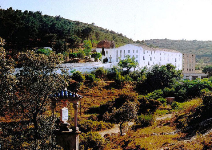 La Cova Santa de Altura es un santuario situado en una cueva natural en el municipio de Altura en la provincia de Castellón, en las faldas del Montemayor. Comunidad Valenciana.