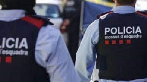 Adrián Hernández, policía local en Alguazas (Murcia), fue agredido por un  okupa que intentó cortarle con un cristal el cuello. La violencia de los okupas es un hecho irrefutable y lo peor apoyado por miembros del gobierno.