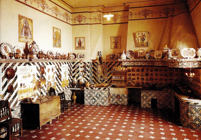 Palacio del Marqués de Dos Aguas. Museo Nacional de Cerámica en Valencia: cocina valenciana que se ha reconstruido con elemento auténticos.