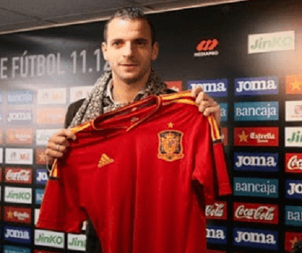 Roberto Soldado había jugado en las categorías inferiores de la selección española. El 25 de mayo de 2007, fue incluido, por primera vez, en la lista de convocados de la selección absoluta para disputar dos partidos de clasificación para la Eurocopa 2008.