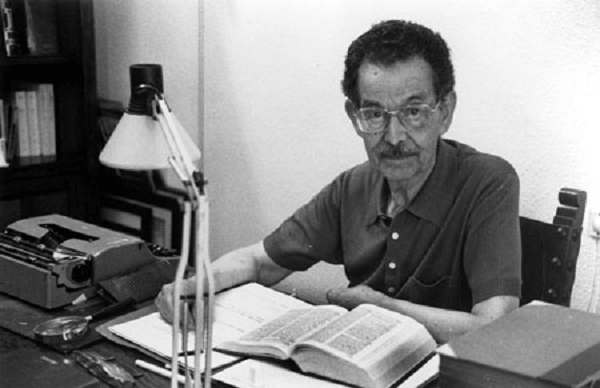 Enric Valor y Vives nació en Castalla (Alicante) el 22 de agosto de 1911  y va morir en València el 13 de enero de 2000.