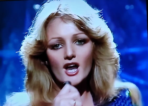 Gracias por la música, Bonnie: Un tributo a la reina de la voz de oro y roca.