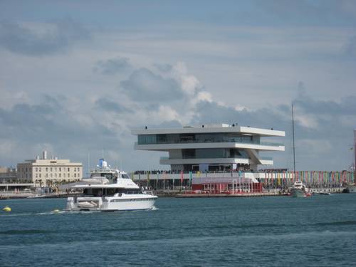  Edificio "Veles e Vents" (Velas y Vientos) del Puerto del Valencia