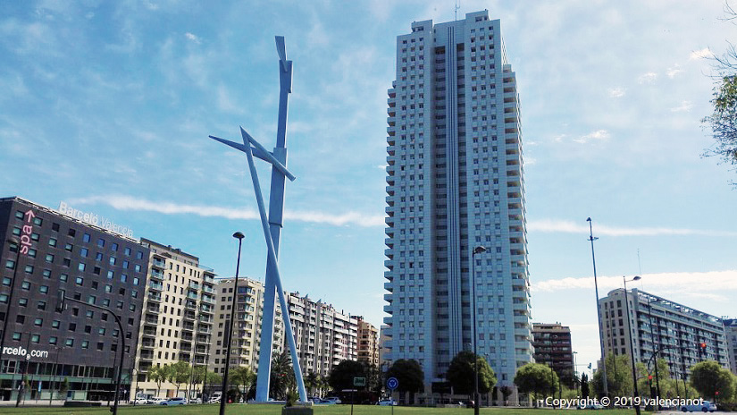 La Torre de Francia es uno de los edificios más alto de la ciudad de Valencia, cuenta con 115 metros y 35 plantas. Está situado en la Avenida de Francia, al lado del Jardín del Turia y de la Ciudad de las Artes y las Ciencias.