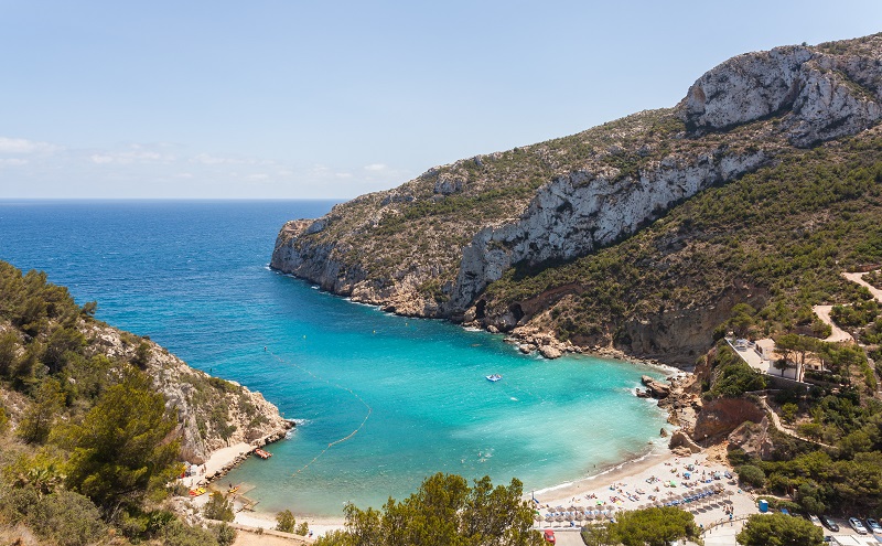 No existe una única "Cala Norte" oficial, sino una serie de pequeñas bahías y calas rocosas que forman la famosa "Costa Norte".