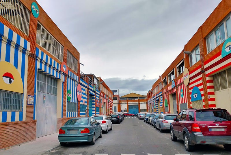 El barrio de la Ciudad Fallera en Beniclap, Valencia. Es una especie de polígono industrial, naves donde se ubican los talleres de los artistas falleros y otras artes plásticas.