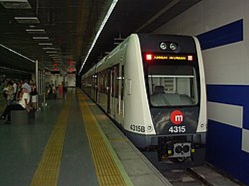 Interior de la estación del Metro Marítimo- Serrería de Valencia.La red de metro de Valencia es la tercera red de metro que se construyó en España.
