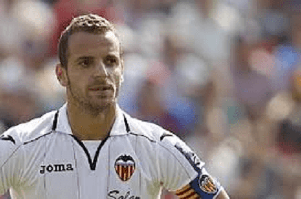 El 9 de junio de 2010 se anunció el traspaso de Roberto Soldado al Valencia  por la suma de 10 millones de euros, por el precio de su cláusula de rescisión.