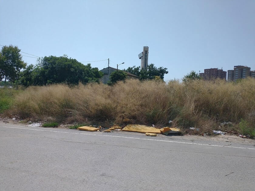 Me gusta dar largos paseos por el barrio de Benimaclet y alrededores, y es çuna desagradable sorpresa de comprobar personalmente la suciedad que está por todos los lados.