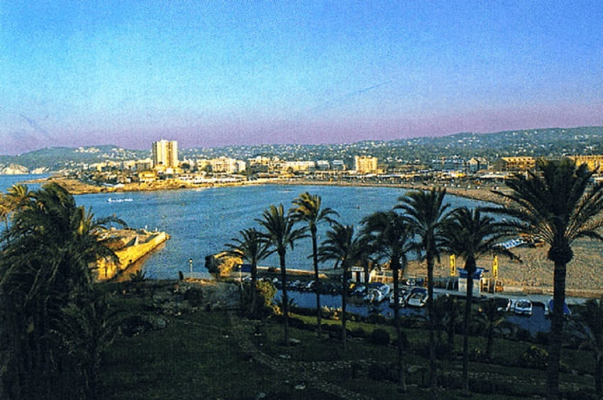 Xàbia (Jávea). Terraza: Situada en la planta superior, ofrece vistas panorámicas privilegiadas de la ciudad.