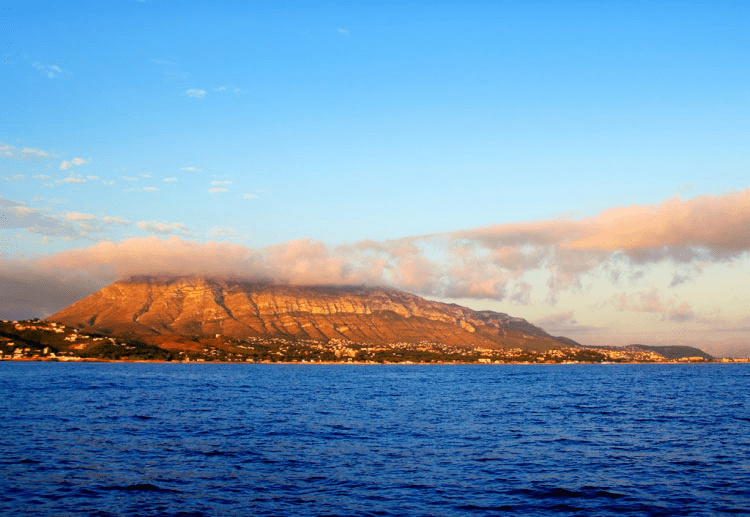 El Montgó entre Dénia y Jávea en la Comunidad Valenciana.