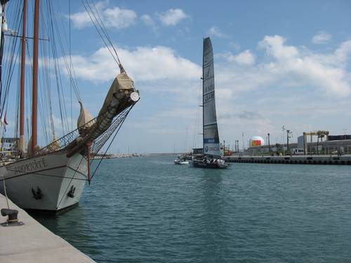 La Marina Port Valencia, es un proyecto que conecta el mar con la ciudad, creando un espacio abierto, moderno y vibrante. 