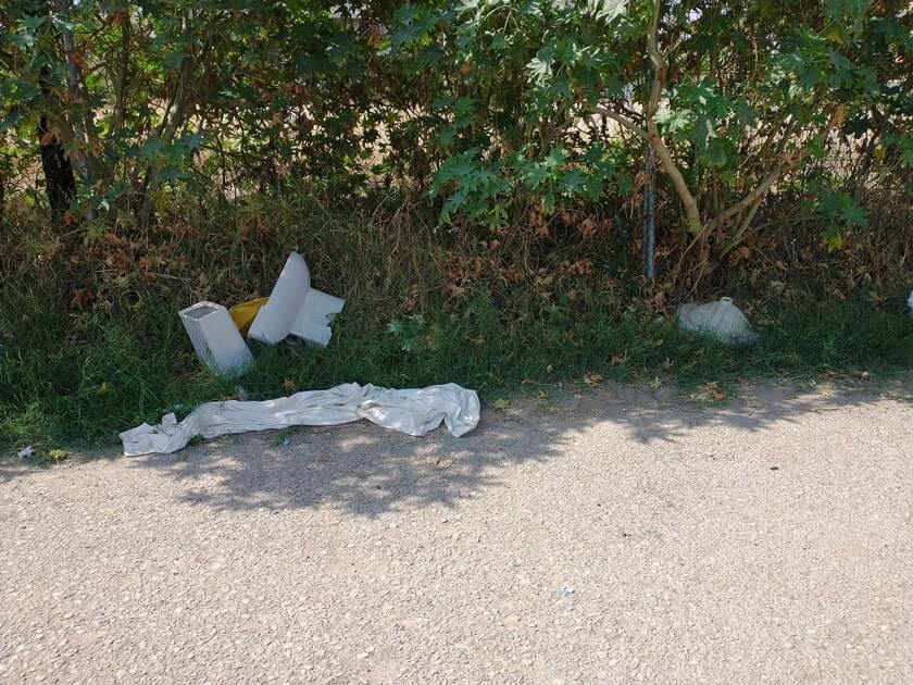 Colchones, retretes etc. de todo te puedes encontrar en esta zona de Benimaclet, han convertido los alrededores de Benimaclet en un vertedero.