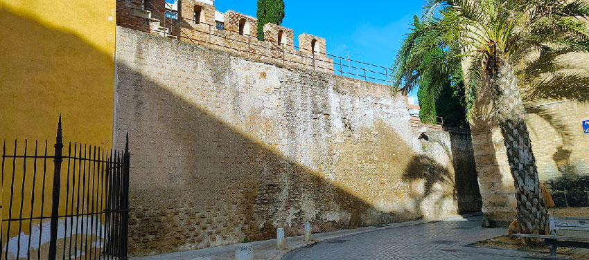 Parte de la muralla medieval de Valencia en las torres de Quart que aún permanecen en pie.