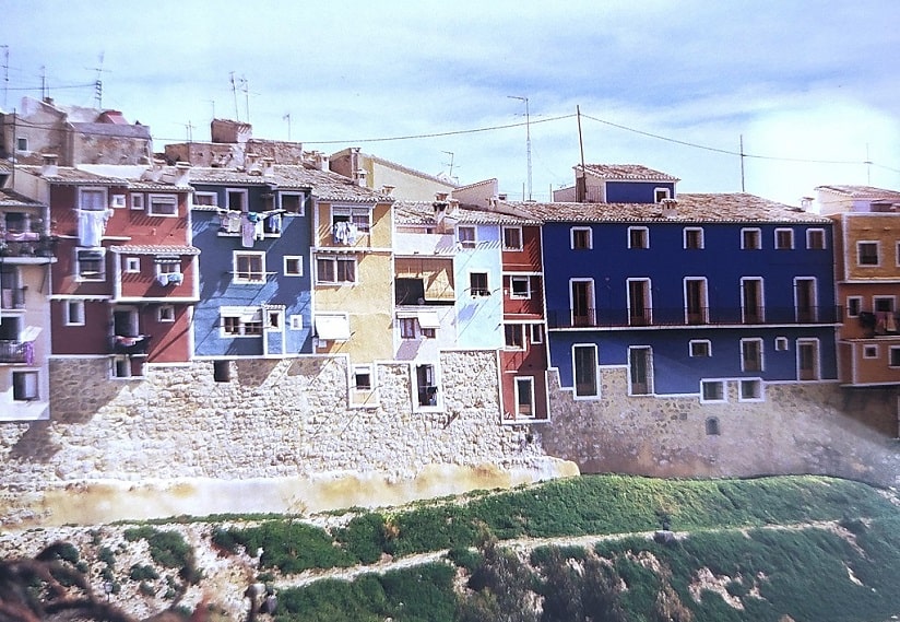 LA Vila Joiosa  con sus típicas casas de colores ciudad de Alicate-Comunidad Valenciana.