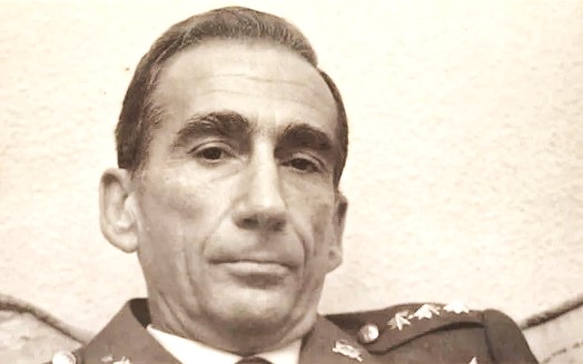 Amadeo Martínez Inglés, nació en Zaragoza en 1936.  Fue  coronel  de infantería diplomado del Estado Mayor del Ejército español, diplomado de Comando y Estado Mayor en la Escuela Superior de Guerra  argentina.