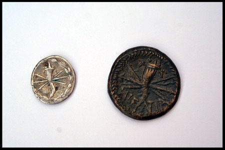 Monedas romanas de valentia.