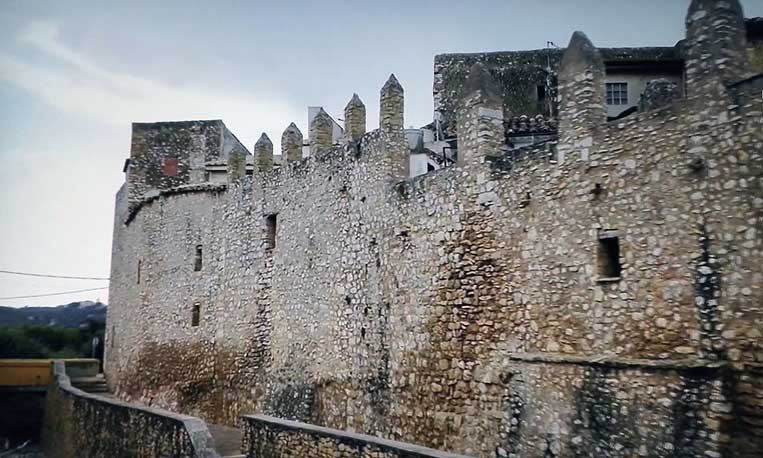 Castillo en el Maestrazgo (El Maestrat) en la provincia de Castelló (Comunidad Valenciana) primero de los Templarios y mas tarde del la Orden de Montesa.