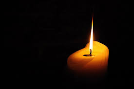 Una vela encendida en la ventana, para que nuestros difuntos encuentren el a camino a cas en Valencia.