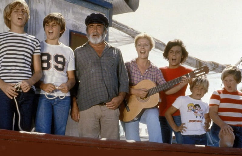 "Verano azul" es una de las series más icónicas de la televisión española, emitida originalmente entre 1981 y 1982.