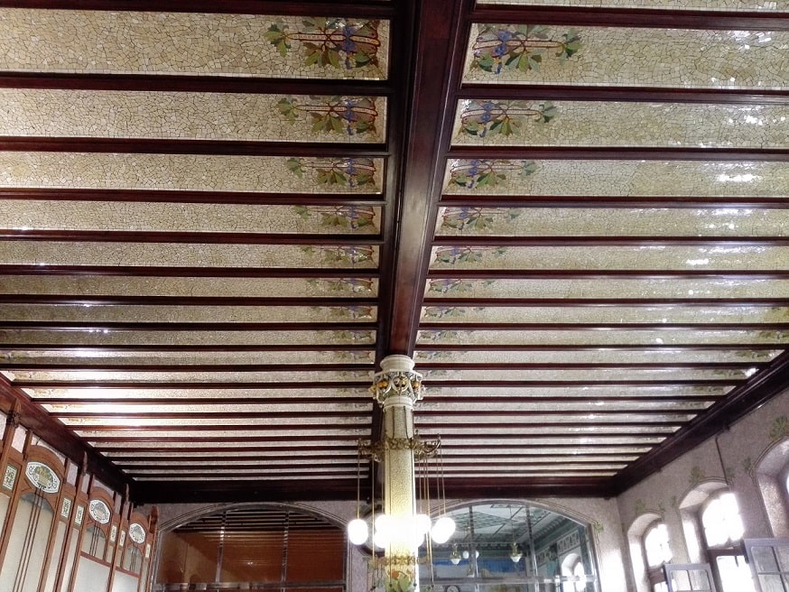 Precioso techo en el Vestíbulo de la Estación del Norte 