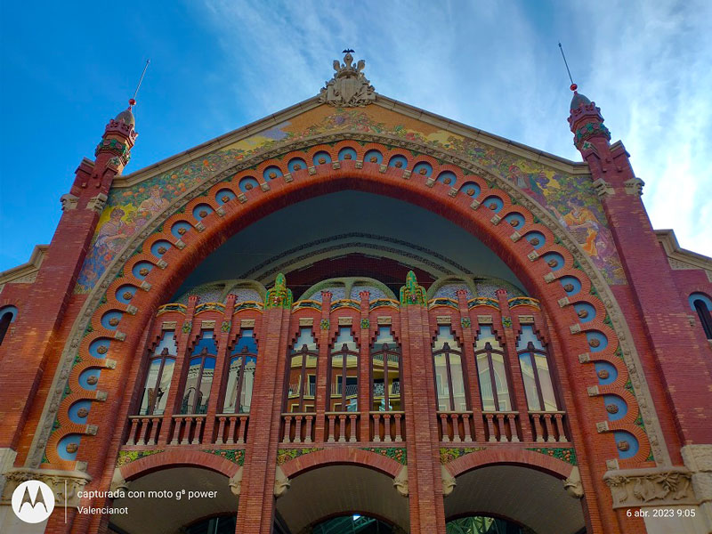 Mercado Colón: de estilo modernista, fue construido por Francisco de Mora y Berenguer en 1914.