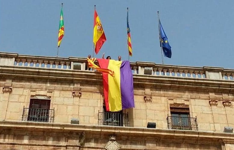 Izquierda Unida (IU) ha registrado en el Congreso una propuesta para reformar la Ley de Banderas