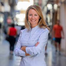 Begoña Carrasco García (Alicante, 2 de agosto de 1979)​ es una política española.​ Alcaldesa de Castellón de la Plana (desde junio de 2023).