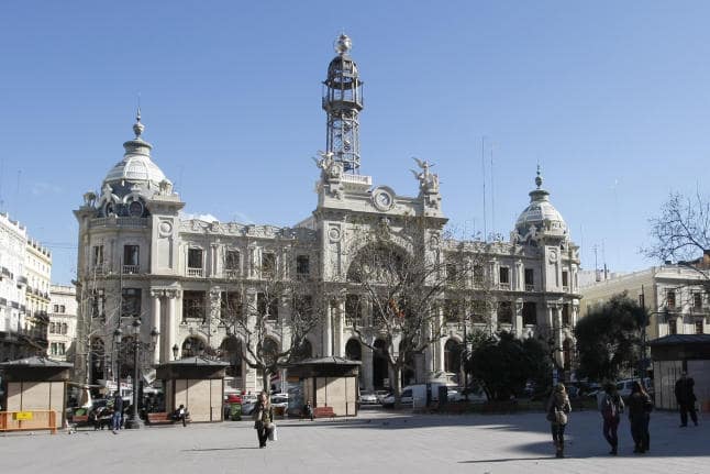 El Edificio de Correos o Palacio de correos y telégrafos de Valencia es un edificio situado en la plaza del Ayuntamiento. Fue construido entre 1915 y 1922 e inaugurado en 1923.