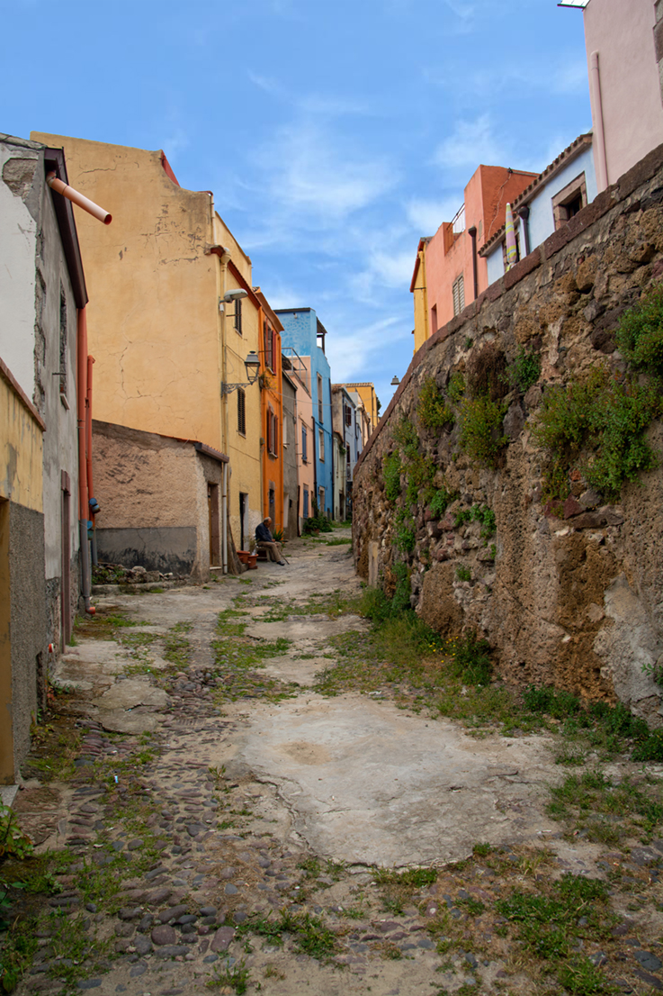 Dorfstraße in Sardinien, Mai 2023