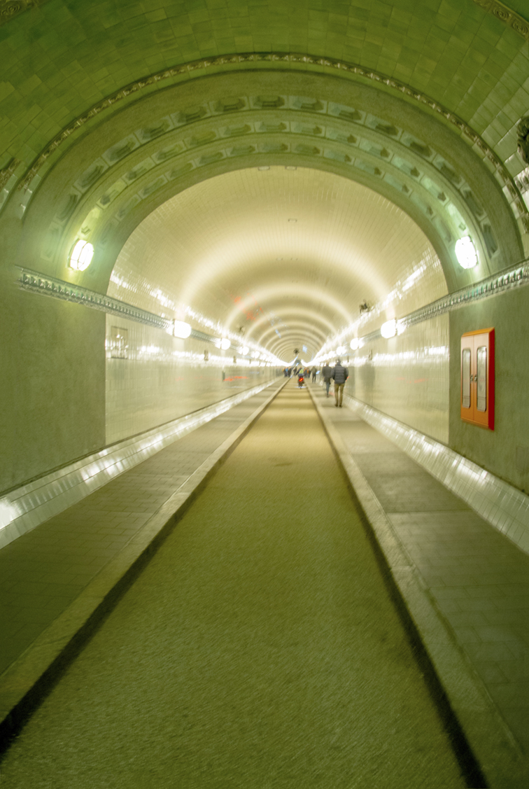 Alter Elbtunnel Hamburg, Inbetriebnahme 1911 mit Autofahrstühlen