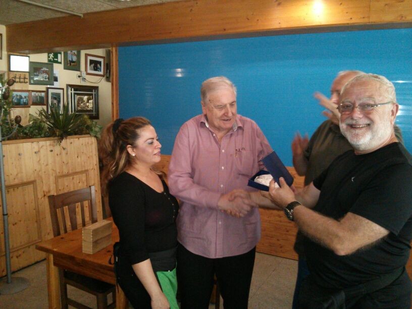 ENTREGA DEL TROFEO EN PRESENCIA DE LA AZAFATA ELI