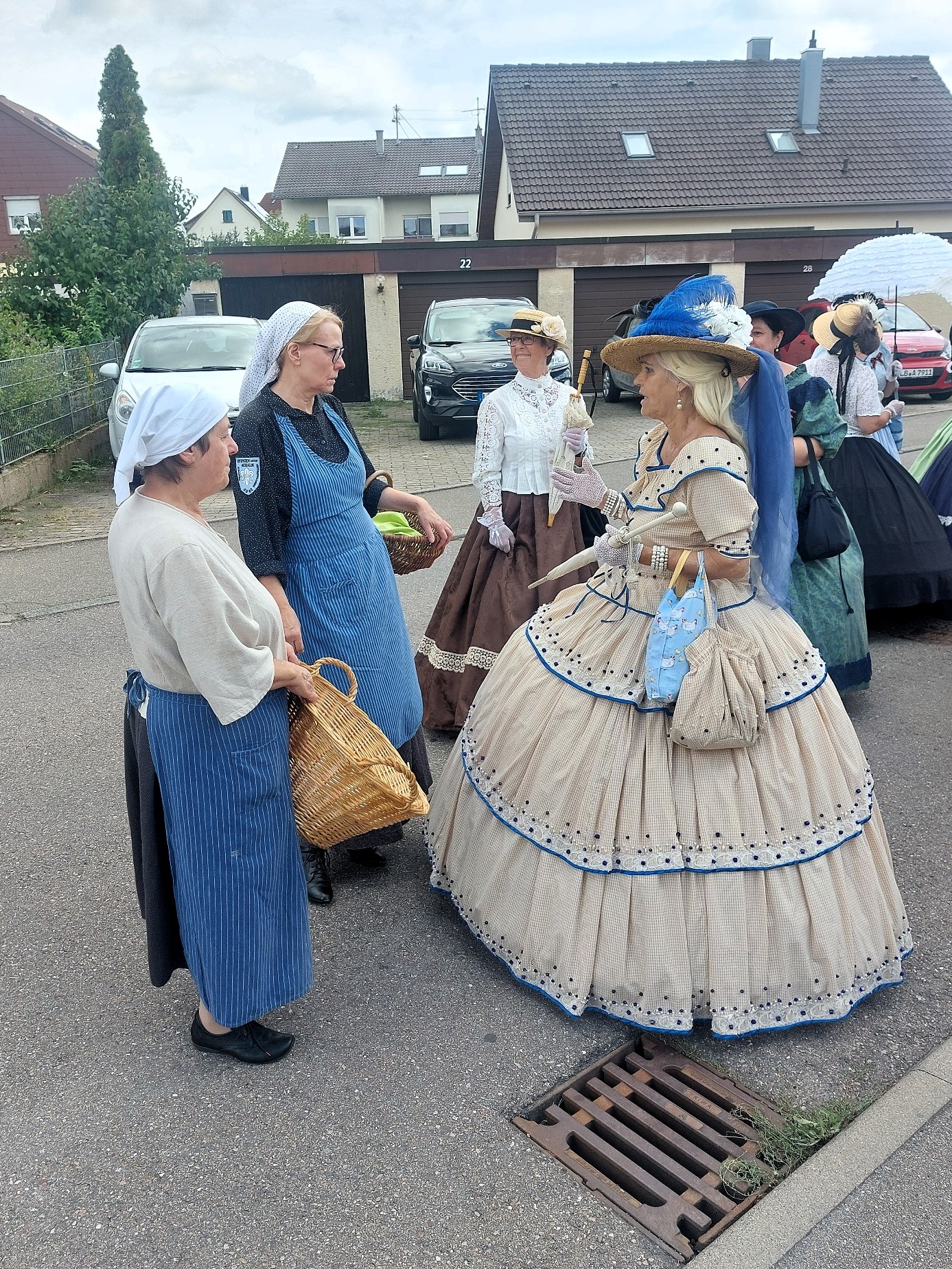 unsere lieben Essenbringerfrauen aus dem Heimatmuseum Eningen