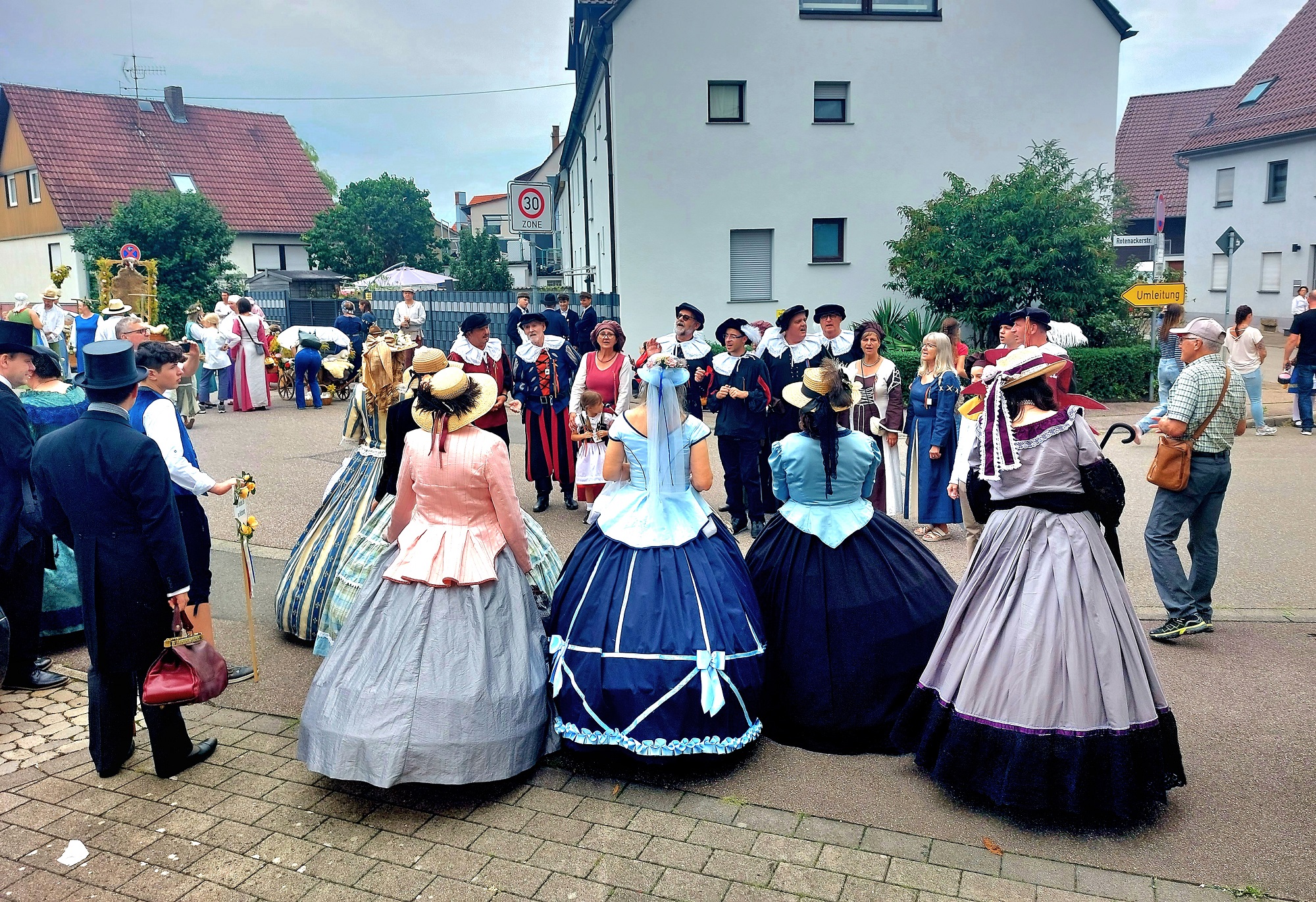 und die ganze Straße hört zu