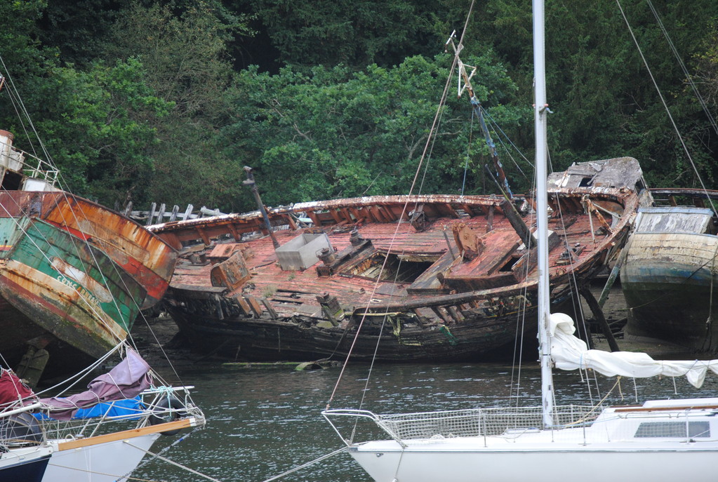 alte Schiffe im Hafen Audierne