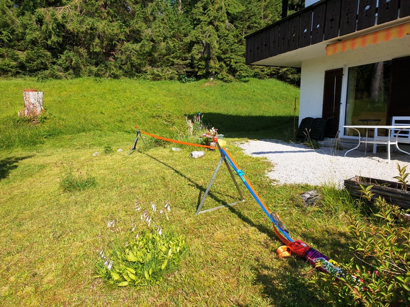 Bewertung 2019-07-16: Ich habe schon länger damit geliebäugelt, mir das System von NoTreeSlack zu kaufen. Dafür sprach, das Versprechen, dass ich die Slackline praktisch überall aufbauen kann. Dagegen sprach zunächst der Preis.  Was soll ich sagen, ich...