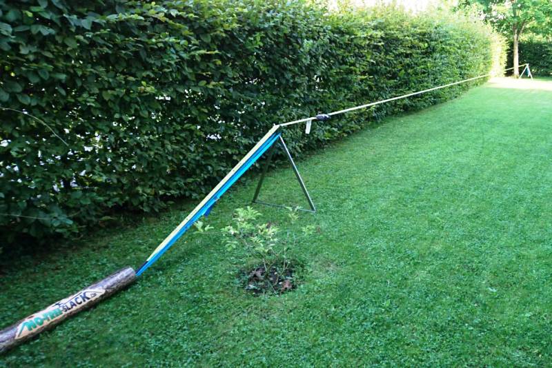 Bewertung 2021-08-23: Das war der zweite Bodenanker von Notreeslack, den ich gekauft habe, und das, weil ich schon mit dem ersten sehr zufrieden war... jetzt kann ich die Slackline (22m)...das ganze Jahr über stehen lassen. Total stabil und kindersicher..