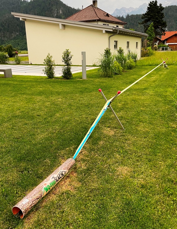 Bewertung 2022-06-21: TOP Produkt, das mich vollends überzeugt hat. Ich habe es bereits den 3. Sommer in Gebrauch. Es ist den ganzen Sommer aufgebaut. Kein Rost odgl. zu sehen. Einfach aufzubauen und es hält. 