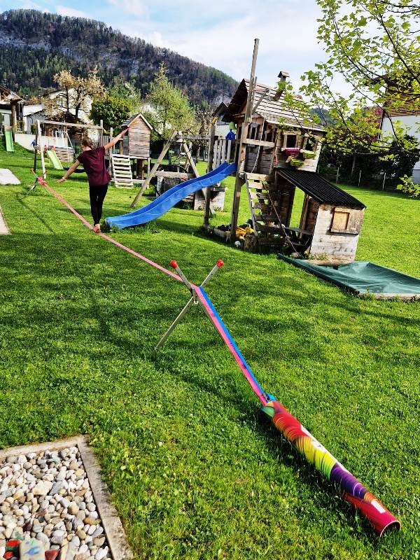 Bewertung 2023-05-02: Wir haben uns lange überlegt, wie wir eine Slackline bei uns im Garten aufbauen können. Mit NoTreeSlack haben wir definitiv die beste Lösung gefunden. Schneller Auf- und Abbau, äußerst stabil... Super Service!