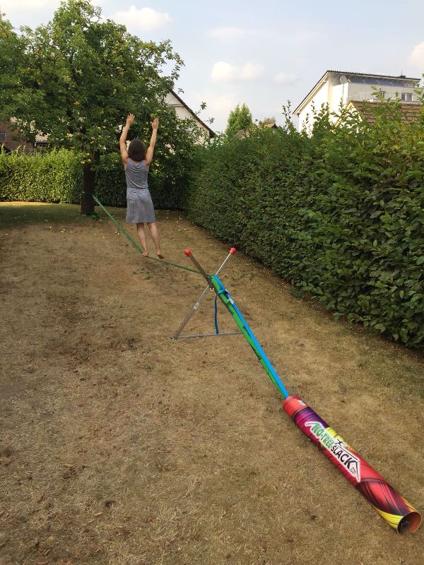 Bewertung 2018-08-08: Tolle Lösung wenn im Garten ein Baum fehlt. Leicht aufzubauen, stabil in der Nutzung. Sehr gute Qualität und Verarbeitung. War am Anfang aufgrund des Preises eher Skeptisch und hatte alternativ über ein betonierten Bodenanker nach...