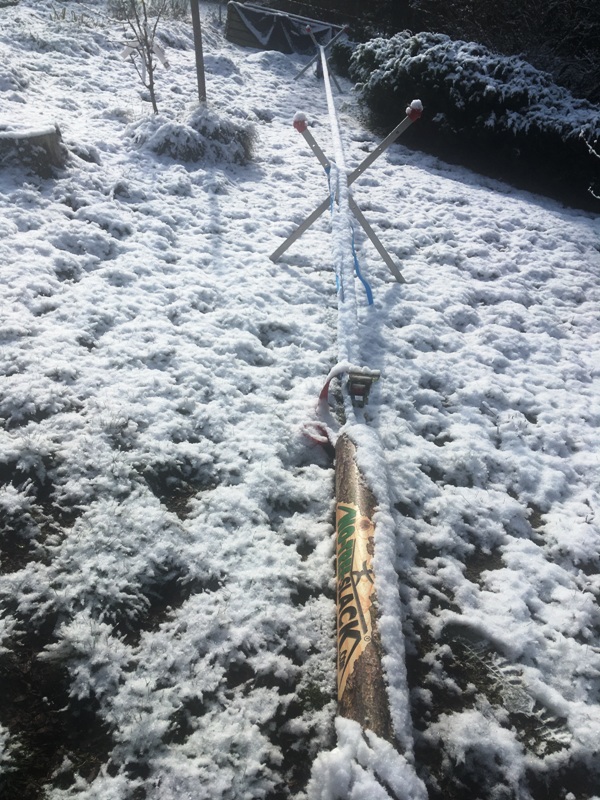 Bewertung 2021-05-25: ...leichter Aufbau, das Produkt hält was die Bilder und die Beschreibung versprechen. Die Anker halten perfekt, wir haben die Slackline in den vergangenen ca. 2,5 Monaten nur minimal nach spannen müssen...Einfach perfekt!