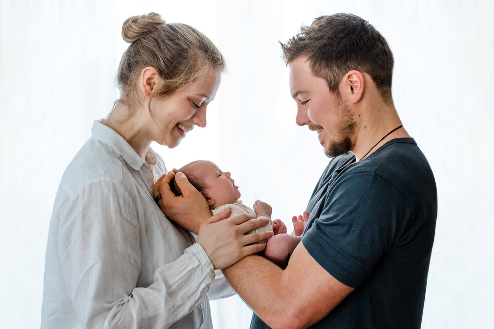 Babypass Leipzig – Babybauch-, Neugeborenen- & Familienfotos in einer Bildgeschichte