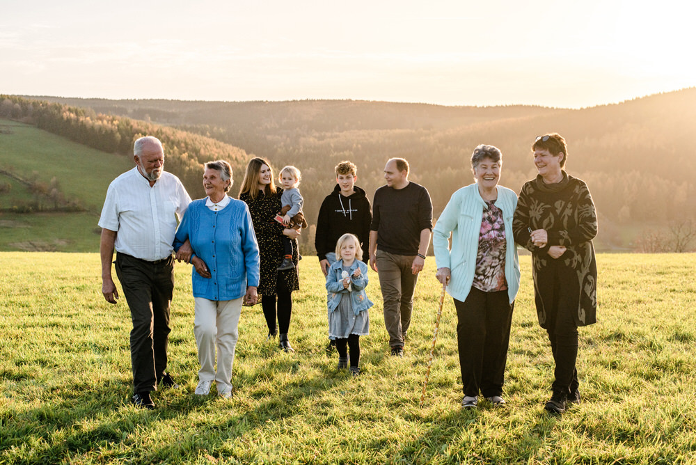 Familienfotos bei lebendigen Familien Fotoshooting in Leipzig, Borna, Markkleeberg, Umgebung und Leipziger Neuseenland