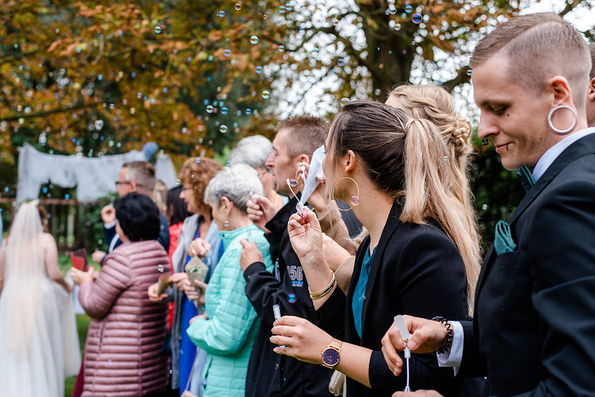 Moderne Scheunenhochzeit mit Freier Trauung in Leipzig & Umgebung, Hochzeitsfotos in Sachsen, Hochzeitsfotograf in Leipzig und Halle Saale