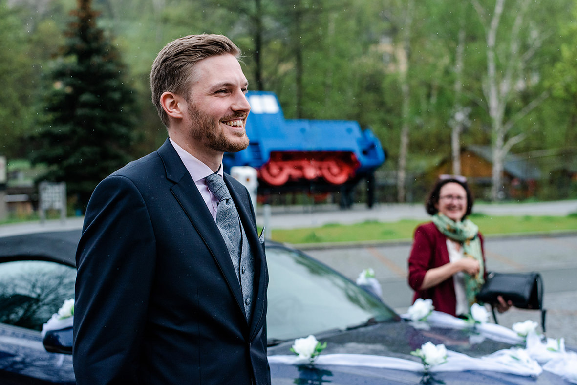 Hochzeit auf Schloss Schwarzenberg im Erzgebirge, Hochzeitsfotos im Regen, Hochzeitsfotograf in Sachsen