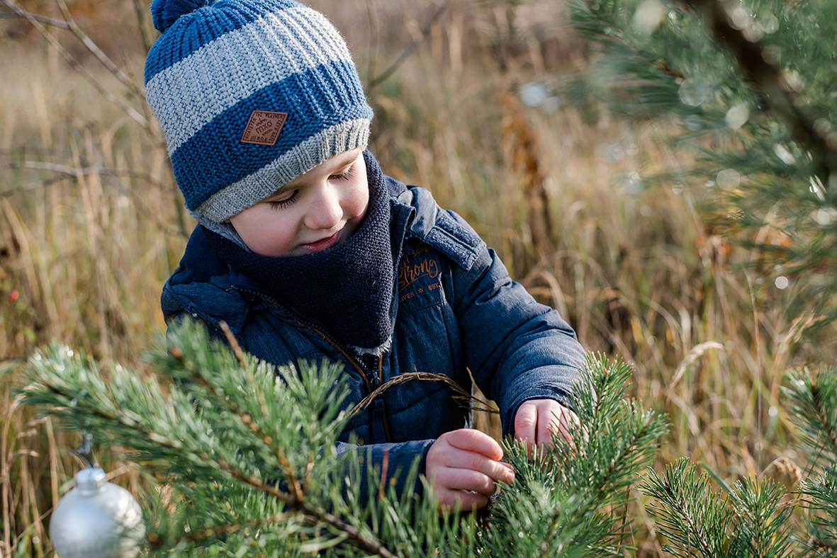 Kinderfotos & Familienfotos in der Natur, Weihnachtliches Familienshooting im Winter in Leipzig und Umgebung