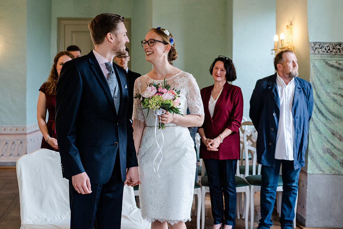 Hochzeit auf Schloss Schwarzenberg im Erzgebirge, Hochzeitsfotos im Regen, Hochzeitsfotograf im Erzgebirge und in Sachsen