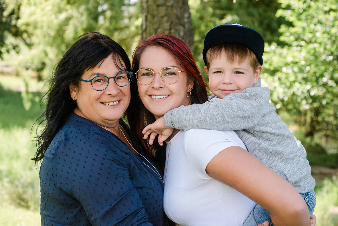 Familienfotos in Hettstedt bei Lutherstadt Eisleben mit ganz viel Mamaglück - Fotograf für Familien