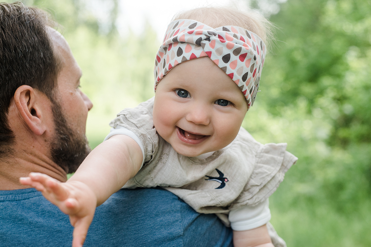 Lebendige Kinderfotos in Leipzig und Umgebung und natürliche Kinderfotografie im Freien