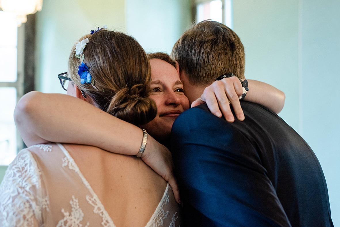 Hochzeit auf Schloss Schwarzenberg im Erzgebirge, Hochzeitsfotos im Regen, Hochzeitsfotograf in Sachsen